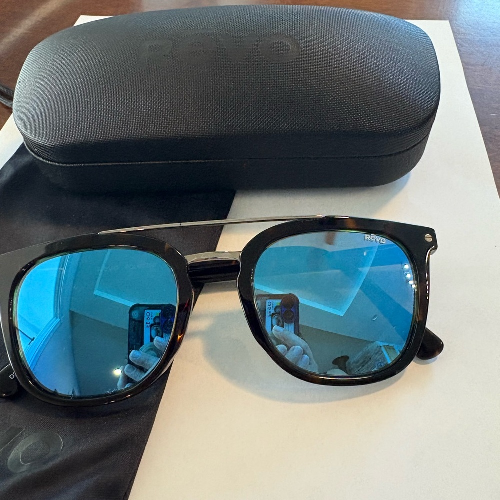 Revo Aviator Atlas Sunglasses - Picture 2 of 7